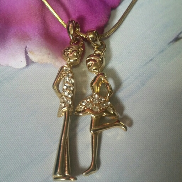 Kissing Necklace - Picture 2 of 4